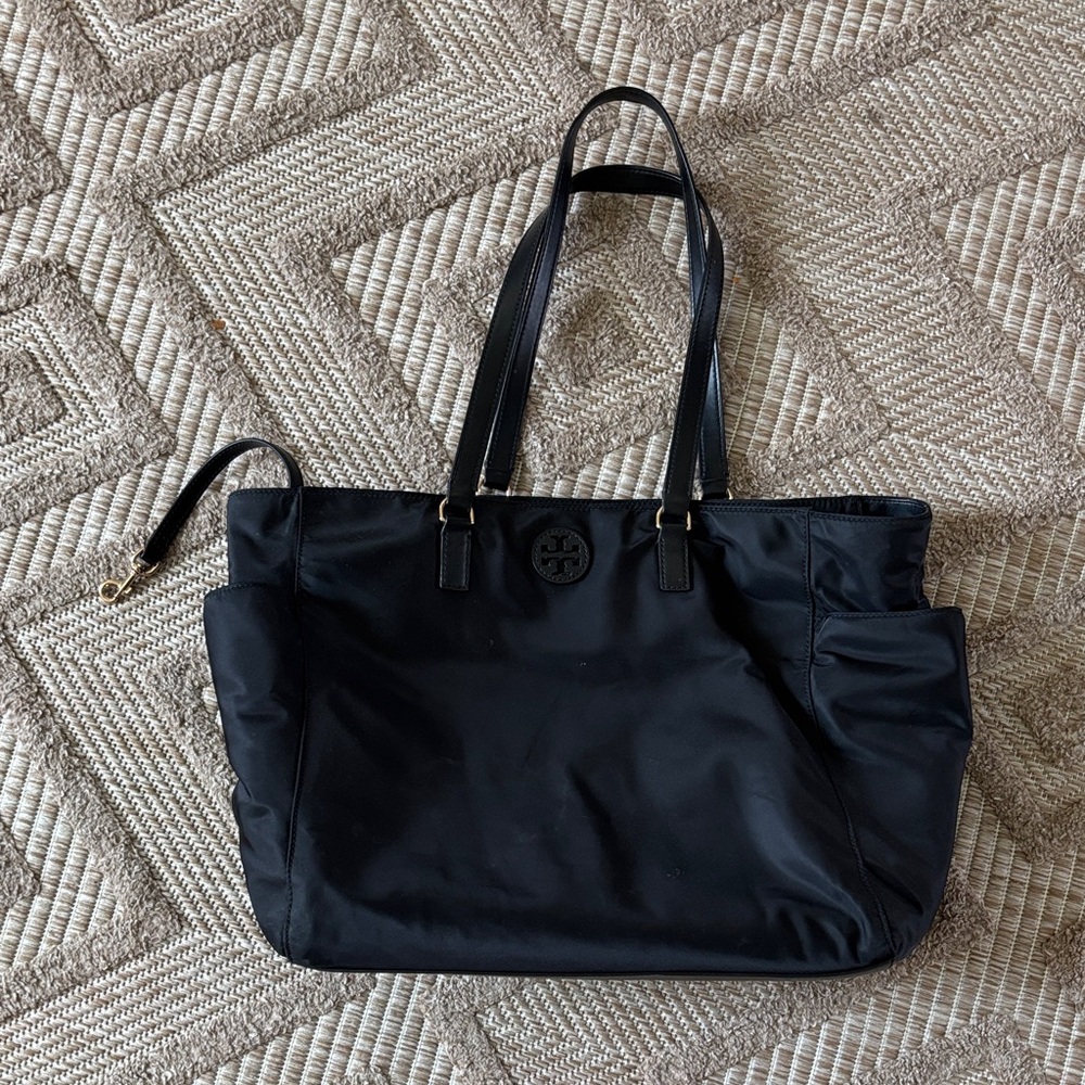 TORY BURCH
Tilda Nylon Babybag Tote In Black